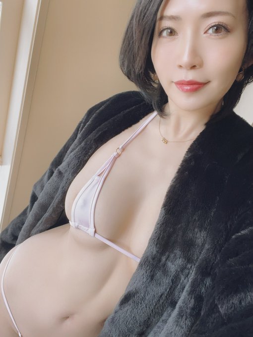 Fz_gHATaIAIGBX7.jpg